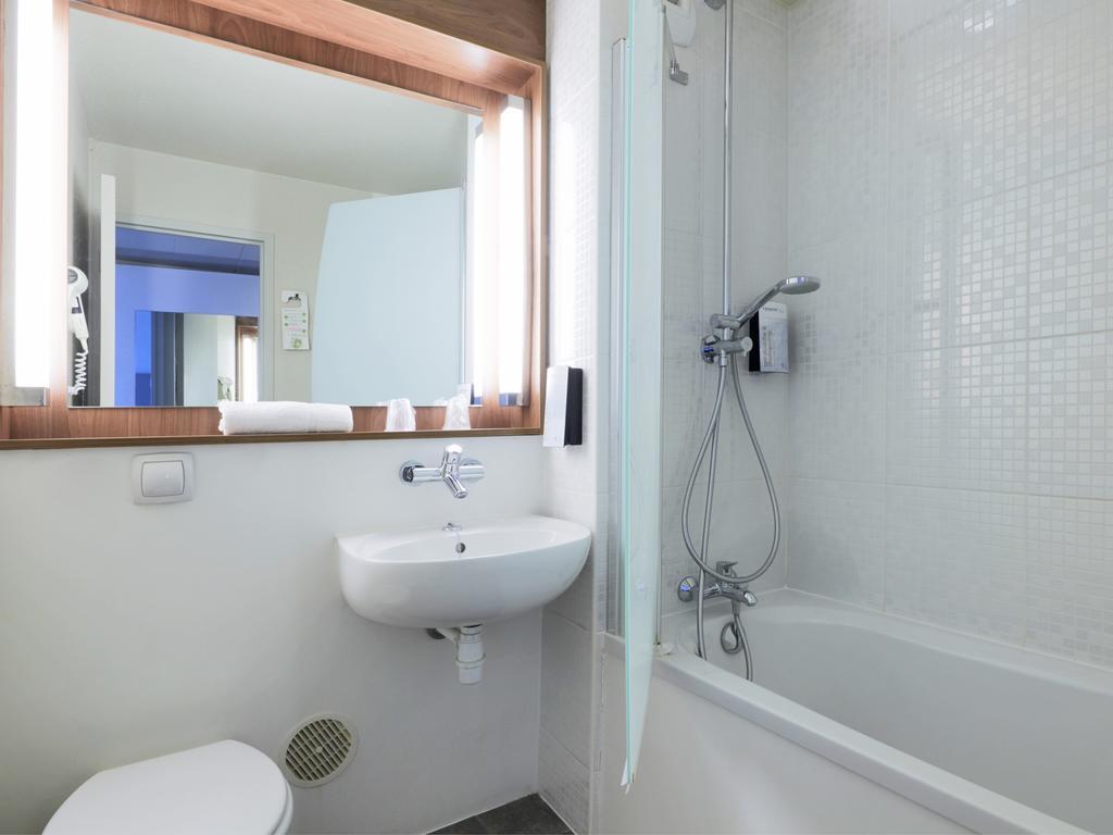 Campanile Gueret Hotel Екстериор снимка